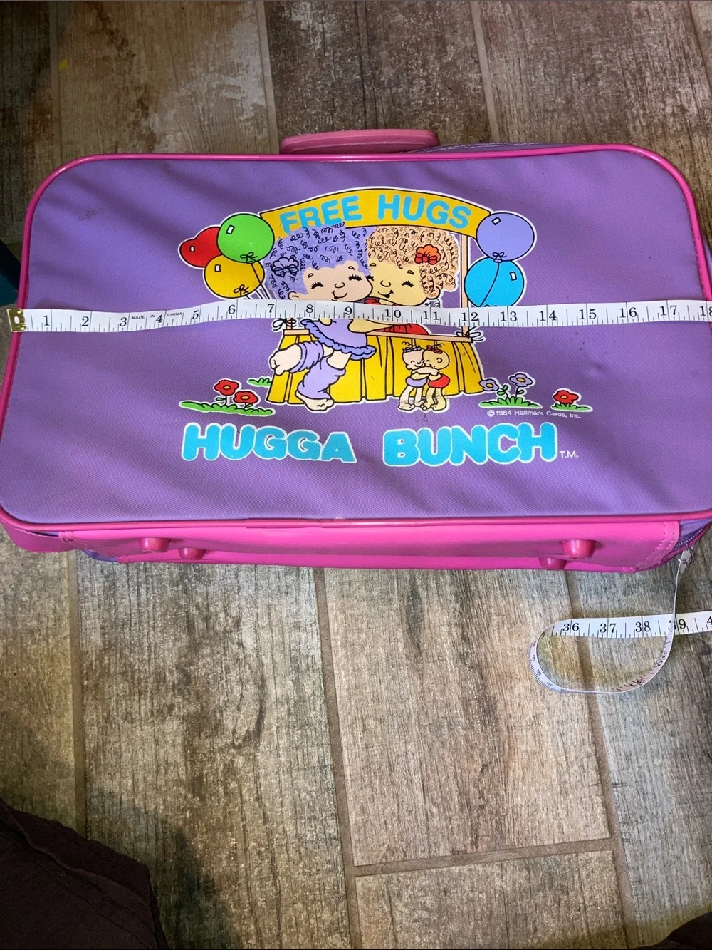 HALLMARK 1984 VINTAGE SUITCASE 18x11 RARE HUGGA BUNCH FREE HUGS